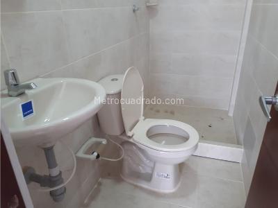 Casa de 4 alcobas en venta en San Antonio, Girardot, 184 m² · foto 5 de 15