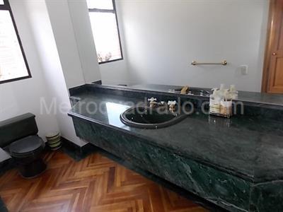 Apartamento de 3 alcobas en venta en Chico, Bogotá, 287 m² · foto 12 de 17