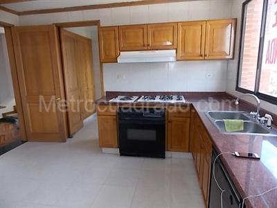 Apartamento de 3 alcobas en venta en Chico, Bogotá, 287 m² · foto 15 de 17