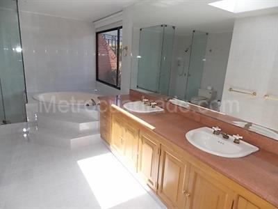 Apartamento de 3 alcobas en venta en Chico, Bogotá, 287 m² · foto 7 de 17