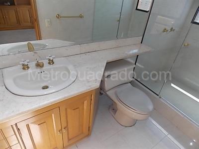Apartamento de 3 alcobas en venta en Chico, Bogotá, 287 m² · foto 9 de 17