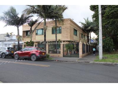 Casa de 5 alcobas en venta en Tierra Linda, Bogotá, 490 m² · foto 3 de 11