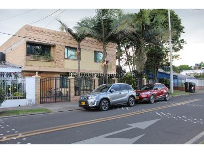 Casa de 5 alcobas en venta en Tierra Linda, Bogotá, 490 m² · foto 4 de 11