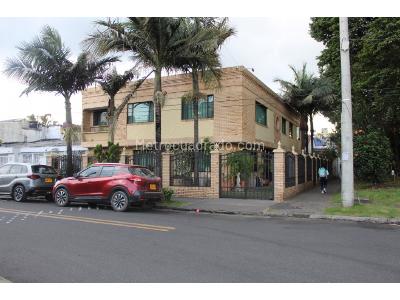 Casa de 5 alcobas en venta en Tierra Linda, Bogotá, 490 m² · foto 6 de 11