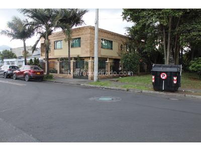 Casa de 5 alcobas en venta en Tierra Linda, Bogotá, 490 m² · foto 7 de 11