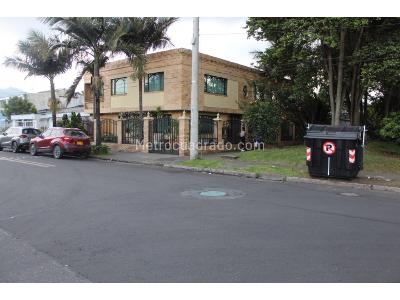 Casa de 5 alcobas en venta en Tierra Linda, Bogotá, 490 m² · foto 9 de 11