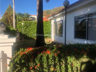 Casa de 3 alcobas en venta en Condominio Colina, Girardot, 247 m² · foto 16 de 20