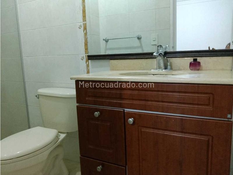 Apartamento de 2 Alcobas en Castropol cerca del Centro Comercial San Diego - 8