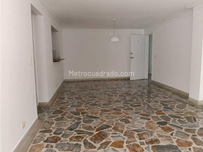 Apartamento de 2 Alcobas en Castropol cerca del Centro Comercial San Diego - 2