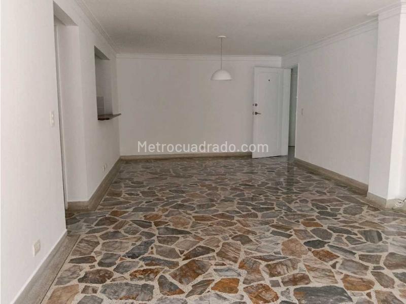 Apartamento de 2 Alcobas en Castropol cerca del Centro Comercial San Diego - 3