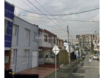 Casa de 5 alcobas en venta en Normandia, Bogotá, 412 m² · foto 2 de 4