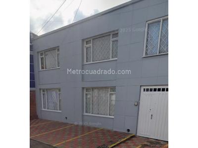 Casa de 5 alcobas en venta en Normandia, Bogotá, 412 m² · foto 3 de 4
