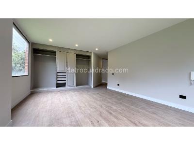 Apartamento de 3 alcobas en venta en Santa Barbara, Bogotá, 207 m² · foto 11 de 19