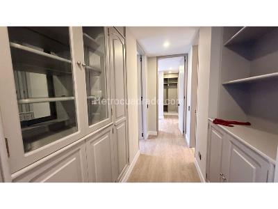 Apartamento de 3 alcobas en venta en Santa Barbara, Bogotá, 207 m² · foto 13 de 19