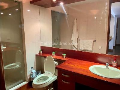 Apartamento de 1 alcoba en venta en Chico Reservado, Bogotá, 98 m² · foto 10 de 11