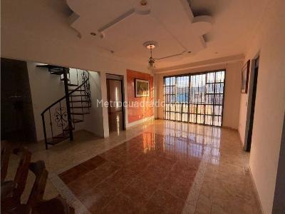 Casa de 3 alcobas en venta en La Esperanza, Girardot, 230 m² · foto 2 de 15