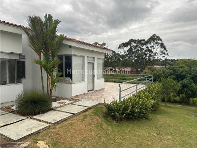 Casa de 3 alcobas en arriendo en Cerritos, Pereira, 401 m² · foto 18 de 20