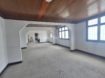 Casa de 5 alcobas en venta en Teusaquillo, Bogotá, 780 m² · foto 10 de 19