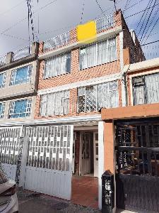 Casa de 5 alcobas en venta en Zona Industrial Puente Aranda, Bogotá, 285 m² · foto 2 de 10