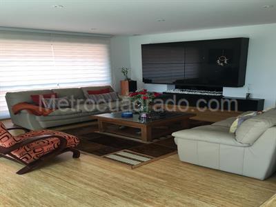 Casa de 4 alcobas en venta en San Jose De Bavaria, Bogotá, 850 m² · foto 2 de 13