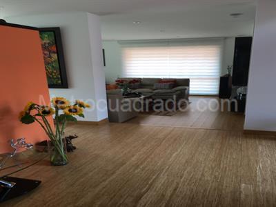 Casa de 4 alcobas en venta en San Jose De Bavaria, Bogotá, 850 m² · foto 6 de 13