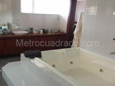 Casa de 4 alcobas en venta en San Jose De Bavaria, Bogotá, 685 m² · foto 16 de 18