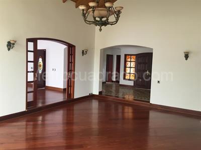Casa de 5 alcobas en venta en San Simon, Bogotá, 2000 m² · foto 4 de 20