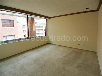 Apartamento de 4 alcobas en venta en La Carolina, Bogotá, 396 m² · foto 3 de 8