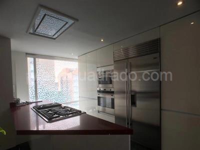 Apartamento de 2 alcobas en venta en Chico Reservado, Bogotá, 212 m² · foto 2 de 12