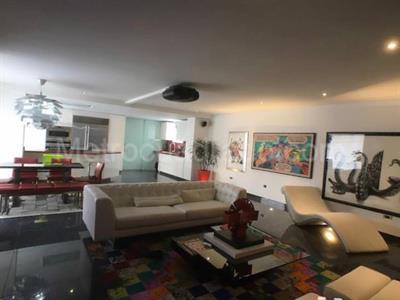 Apartamento de 2 alcobas en venta en Chico Reservado, Bogotá, 212 m² · foto 5 de 12