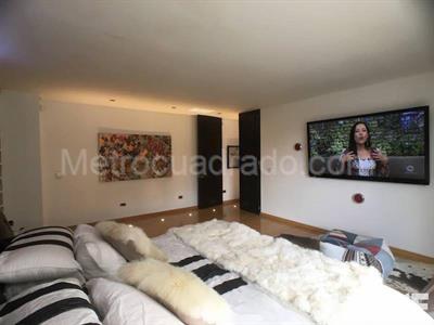 Apartamento de 2 alcobas en venta en Chico Reservado, Bogotá, 212 m² · foto 8 de 12
