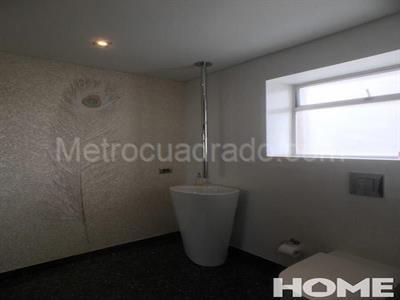 Apartamento de 2 alcobas en venta en Chico Reservado, Bogotá, 212 m² · foto 2 de 15