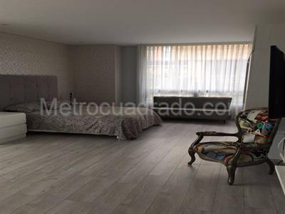 Apartamento de 3 alcobas en venta en Los Rosales, Bogotá, 254 m² · foto 5 de 9