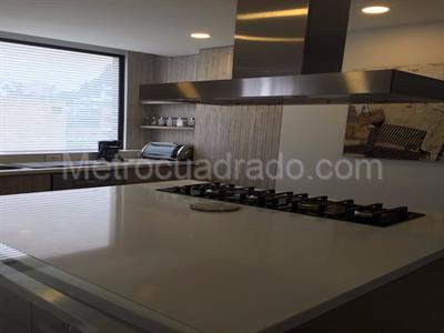 Apartamento de 3 alcobas en venta en Los Rosales, Bogotá, 254 m² · foto 6 de 9