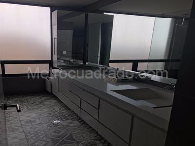 Apartamento de 3 alcobas en venta en Los Rosales, Bogotá, 254 m² · foto 8 de 9