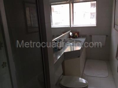 Apartamento de 3 alcobas en venta en Los Rosales, Bogotá, 200 m² · foto 7 de 13