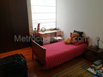 Apartamento de 3 alcobas en venta en Los Rosales, Bogotá, 210 m² · foto 15 de 17