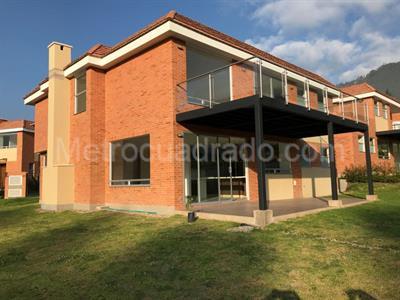 Casa de 4 alcobas en venta en Alcaparros, Cajicá, 254 m² · foto 2 de 12