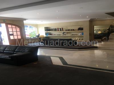 Casa de 5 alcobas en venta en Chico Navarra, Bogotá, 677 m² · foto 4 de 5