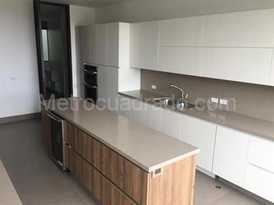 Apartamento de 3 alcobas en venta en La Cabrera, Bogotá, 570 m² · foto 4 de 16