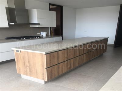 Apartamento de 3 alcobas en venta en La Cabrera, Bogotá, 570 m² · foto 5 de 16