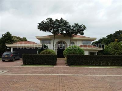 Casa de 4 alcobas en venta en San Simon, Bogotá, 425 m² · foto 14 de 18