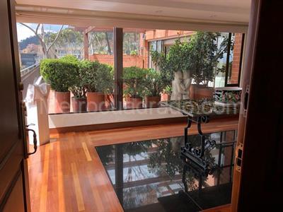 Apartamento de 3 alcobas en venta en Los Rosales, Bogotá, 700 m² · foto 2 de 12