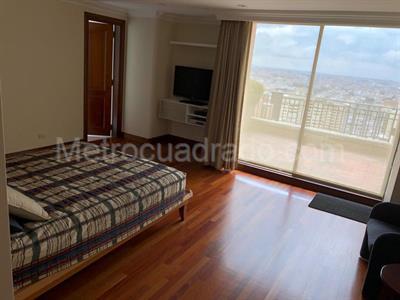 Apartamento de 3 alcobas en venta en Los Rosales, Bogotá, 700 m² · foto 5 de 12