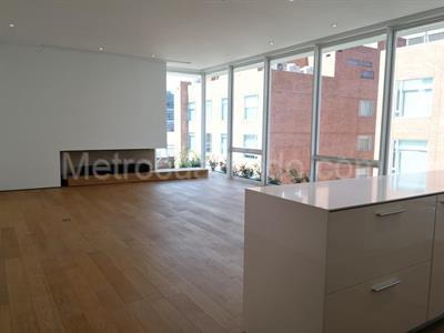 Apartamento de 2 alcobas en venta en Chico, Bogotá, 136 m² · foto 2 de 14