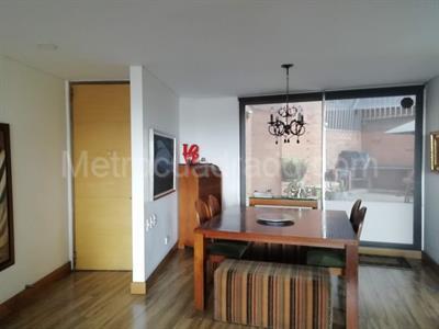 Apartamento de 3 alcobas en venta en El Refugio, Bogotá, 205 m² · foto 5 de 5