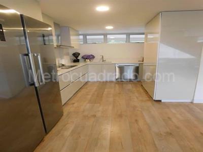 Apartamento de 3 alcobas en venta en El Refugio, Bogotá, 130 m² · foto 3 de 6