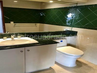 Apartamento de 3 alcobas en venta en Los Rosales, Bogotá, 200 m² · foto 7 de 7