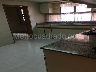 Apartamento de 3 alcobas en venta en La Carolina, Bogotá, 180 m² · foto 12 de 18