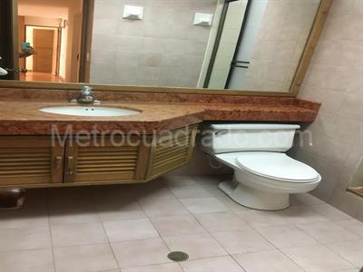 Apartamento de 3 alcobas en venta en La Carolina, Bogotá, 180 m² · foto 13 de 18